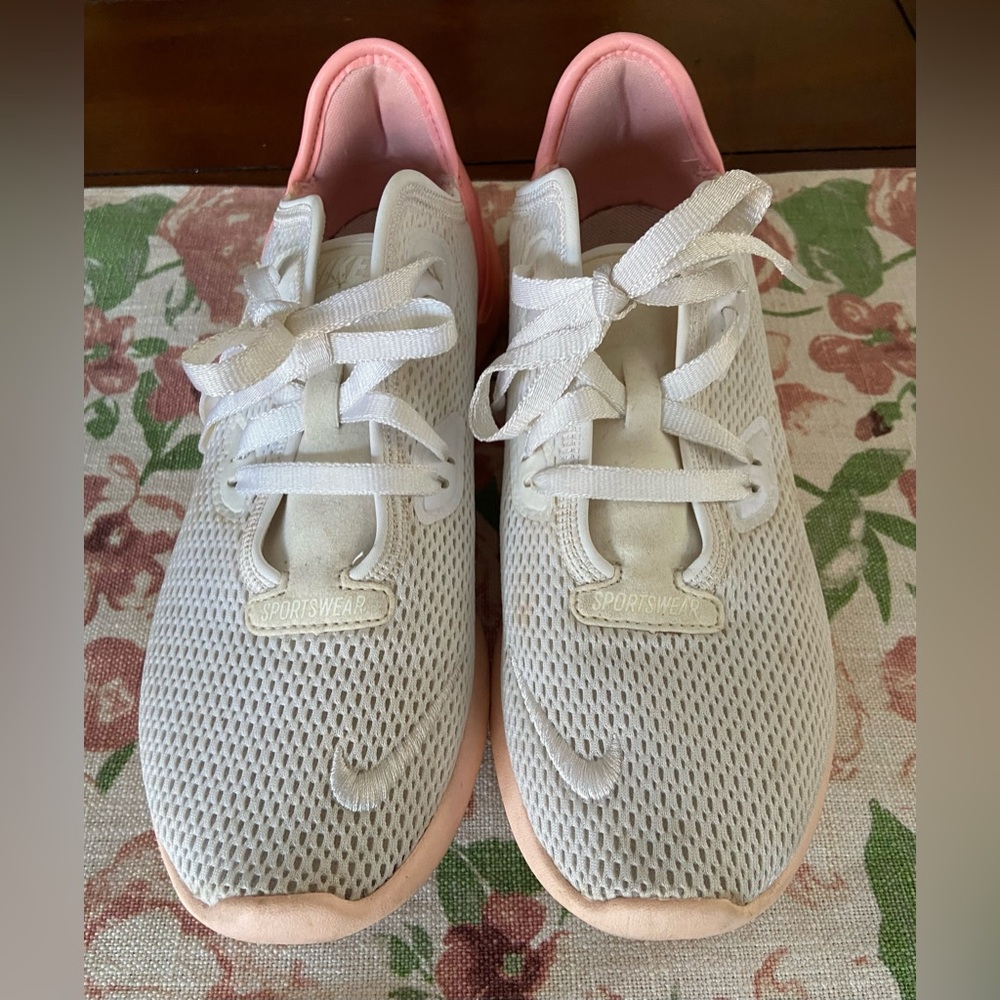 Nike White & Pink Mesh Sneakers
